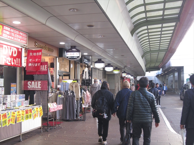 地下鉄三宮 トップ 服や