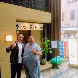 第8回 モテる紳士服のお店 音楽に包まれる絶品アメフトうどん 神戸市商店街連合会